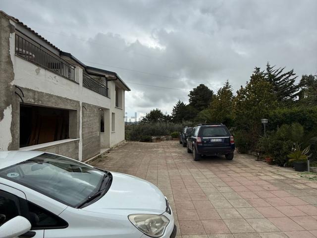 Case e ville in vendita di 254 m² in Contrada due fontane