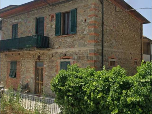 Case e ville in vendita di 254 m² in Località ponte alla Chiassa
