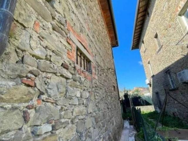 Case e ville in vendita di 254 m² in Località ponte alla Chiassa, 73