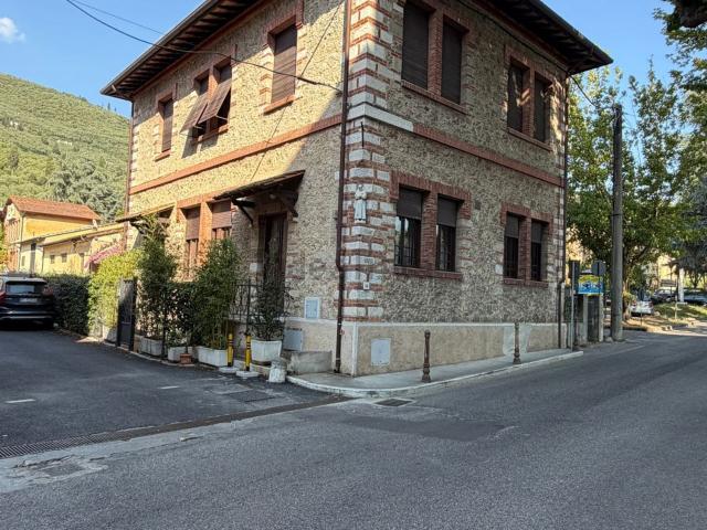 Case e ville in vendita di 254 m² in Piazza dello Statuto