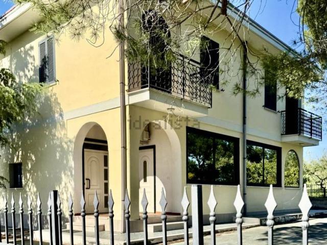 Case e ville in vendita di 255 m²