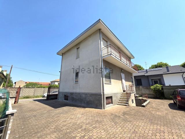Case e ville in vendita di 255 m² in Via Como