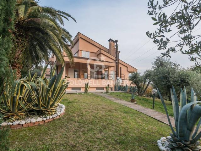 Case e ville in vendita di 255 m² in Via Cattolica, 5