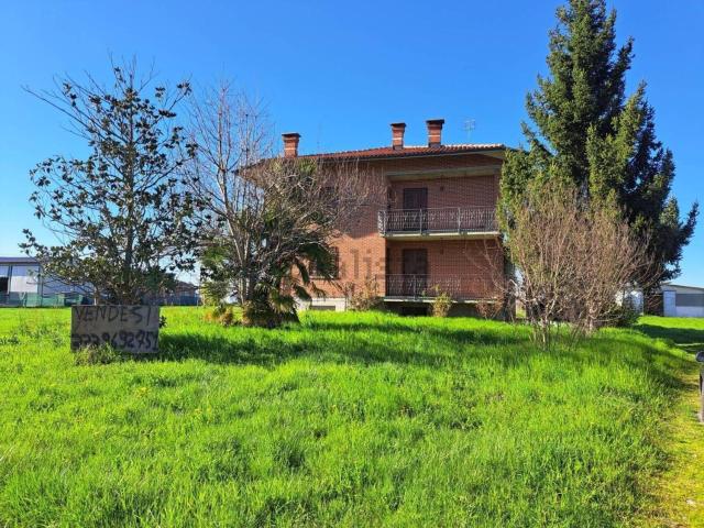 Case e ville in vendita di 255 m² in Via Boetti Capitano, 16