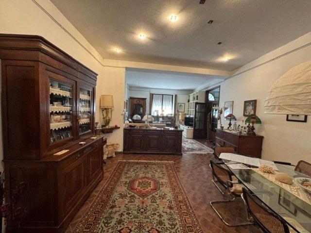 Case e ville in vendita di 255 m² in Via Giuseppe Zanardelli