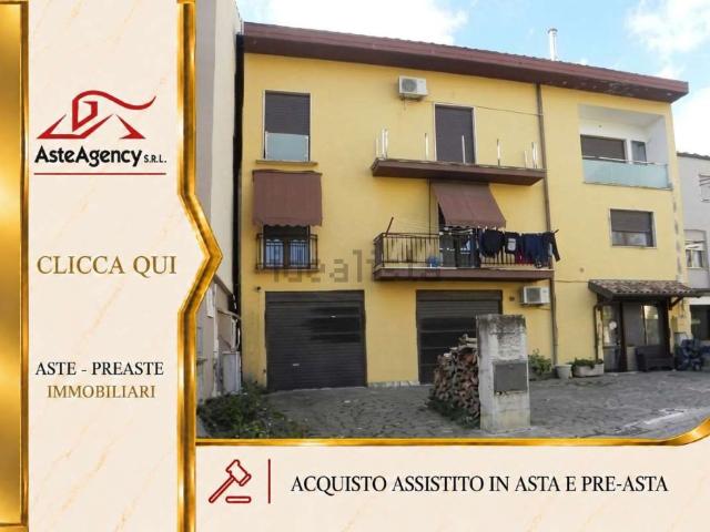 Case e ville in vendita di 255 m² in Via delle Querce, 20