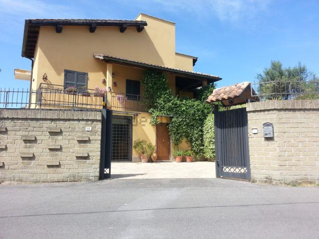 Case e ville in vendita di 255 m² in Via FONTANA MANCINA