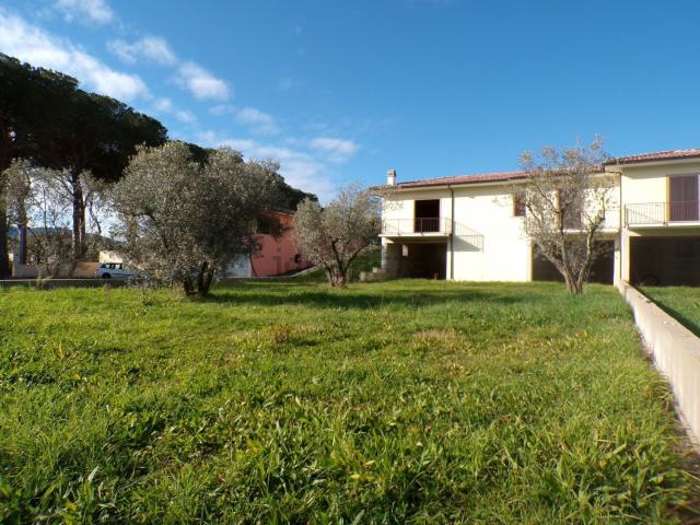 Case e ville in vendita di 255 m² in Via Farense