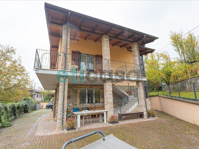 Case e ville in vendita di 255 m² in Via Ferriere, 68