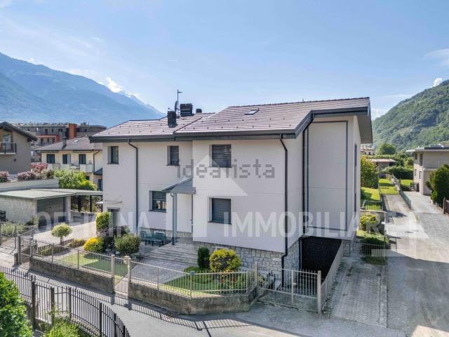 Case e ville in vendita di 255 m² in Via Fratelli Ligari, 49