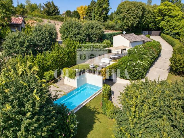 Case e ville in vendita di 255 m² in Via Monte Pagano