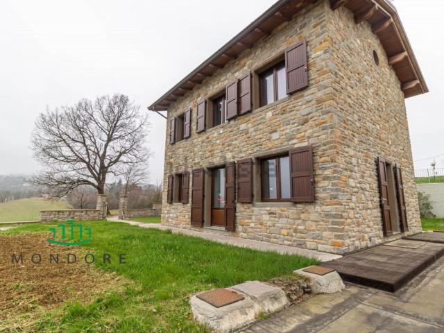 Case e ville in vendita di 255 m² in Via Nazionale, 219