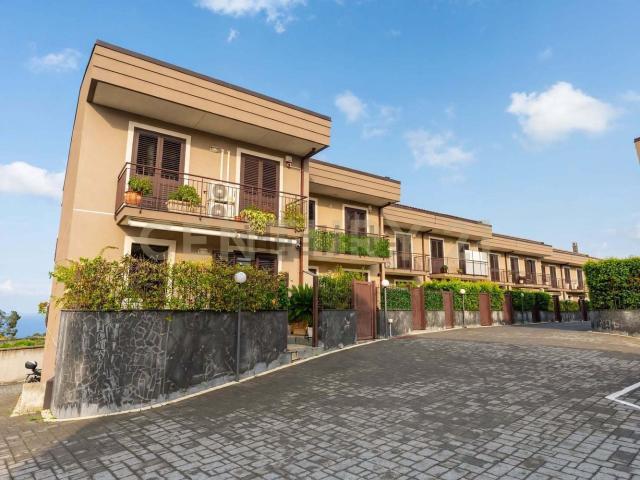 Case e ville in vendita di 255 m² in Via Nizzeti, 126
