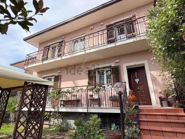 Case e ville in vendita di 255 m² in Via Santissimo Crocifisso, 18