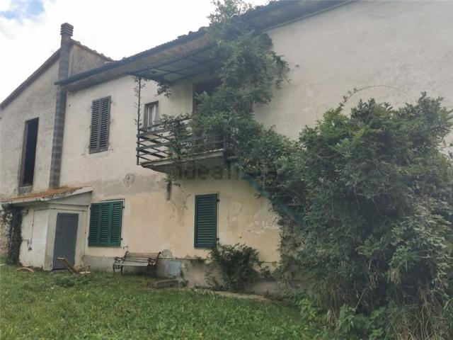 Case e ville in vendita di 255 m² in Via Palmiro Togliatti
