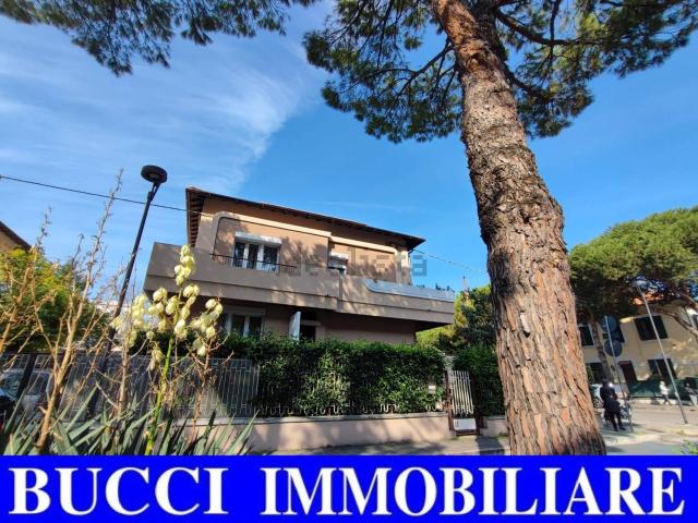 Case e ville in vendita di 255 m² in Viale Antonio Sabucchi, 19
