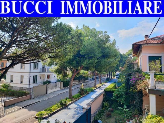 Case e ville in vendita di 255 m² in Viale Antonio Sabucchi, 19