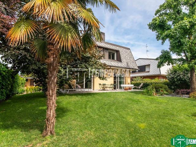 Case e ville in vendita di 255 m² in Viale Sempione