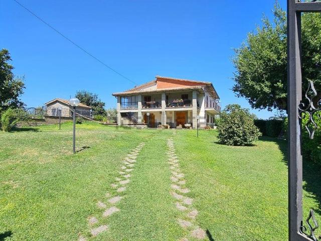 Case e ville in vendita di 255 m² in Contrada Fornacchia