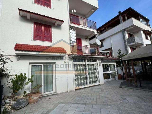Case e ville in vendita di 255 m² in Corso Giacomo Matteotti