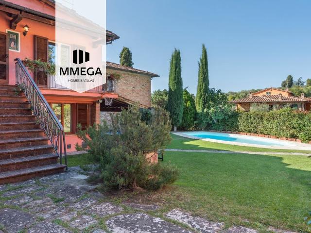 Case e ville in vendita di 255 m² in Via del Calcione, 1