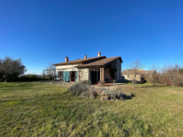 Case e ville in vendita di 255 m² in Località Monterosso