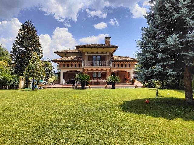 Case e ville in vendita di 256 m²