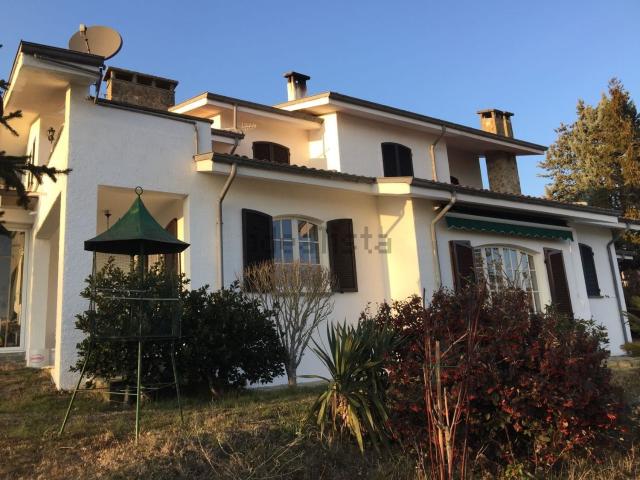Case e ville in vendita di 256 m² in Via Cesare Battisti, 34