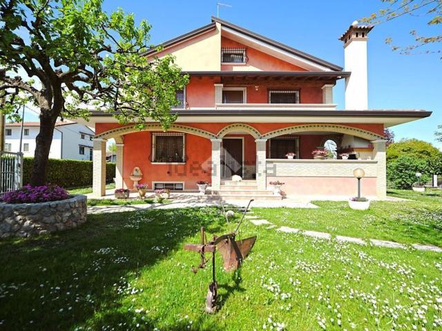Case e ville in vendita di 256 m² in Via Crosera, 16