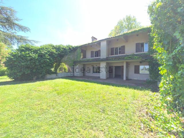 Case e ville in vendita di 256 m² in Via Alessandro Manzoni, 14