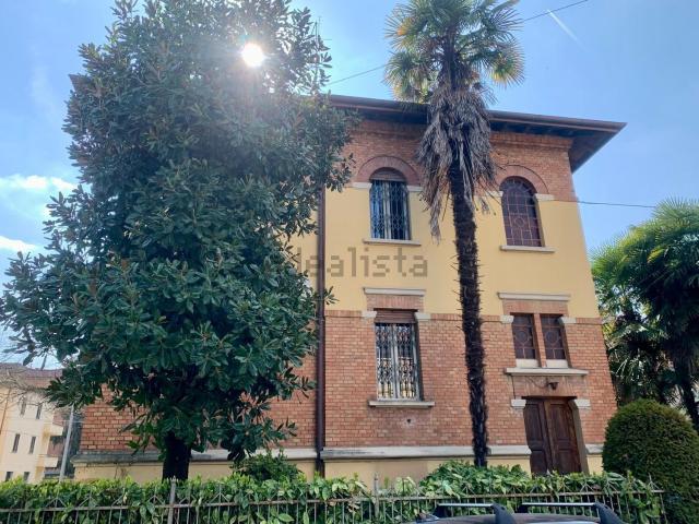 Case e ville in vendita di 256 m² in Via dei Bononcini