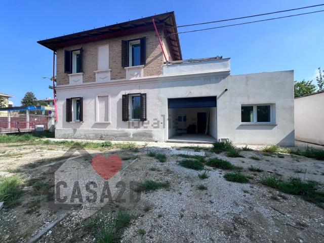 Case e ville in vendita di 256 m² in Via Eugenio Bertini, 108