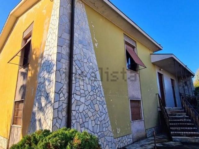 Case e ville in vendita di 256 m² in Via Monte Santo, 9