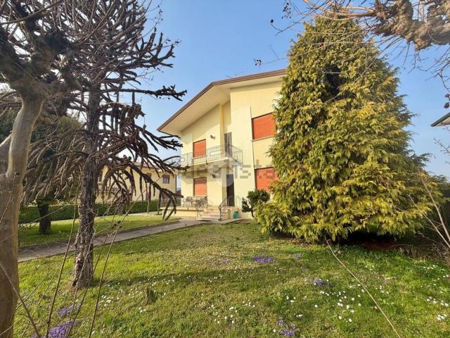 Case e ville in vendita di 256 m² in Via Postioma di Salvarosa, 6