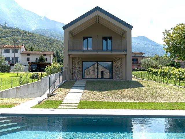 Case e ville in vendita di 256 m² in Via Palerma