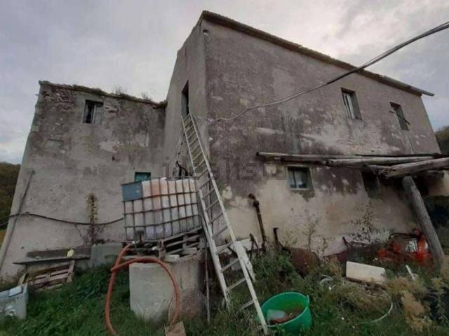Case e ville in vendita di 256 m² in Contrada Fontursia, 1