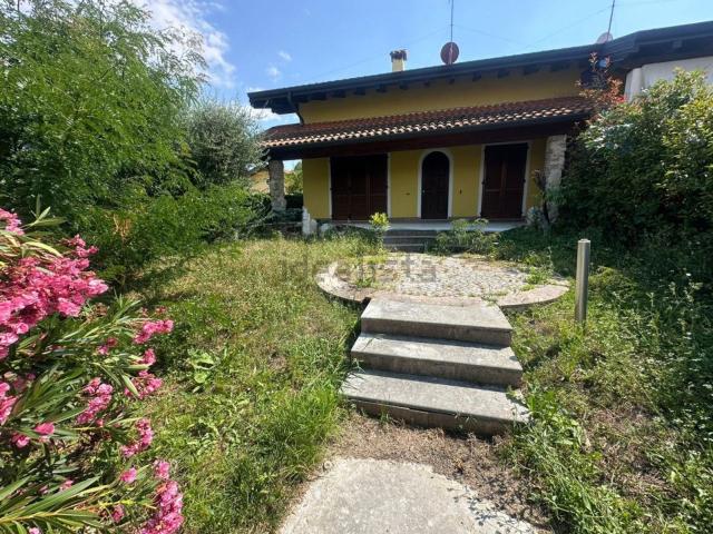 Case e ville in vendita di 257 m² in Via Cusio
