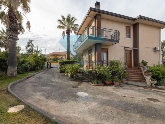 Case e ville in vendita di 257 m² in Via Domenico Cimarosa, 19