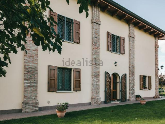 Case e ville in vendita di 257 m² in Via Foggianova, 1