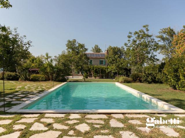 Case e ville in vendita di 257 m² in Via Sant&apos Ilario