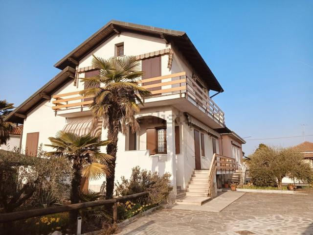 Case e ville in vendita di 257 m² in Via Pietro Micca