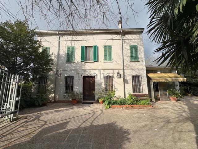 Case e ville in vendita di 257 m² in Strada Perticate, 8