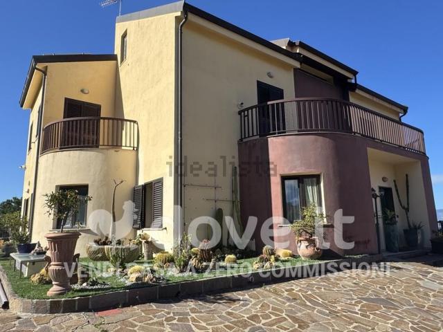 Case e ville in vendita di 2589 m² in Via Giuseppe Marino, 246