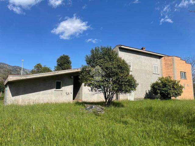 Case e ville in vendita di 258 m² in Via Casilina Nord, 6
