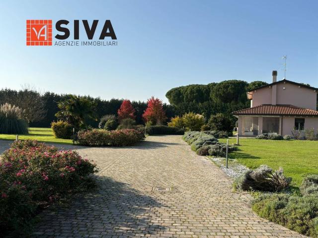 Case e ville in vendita di 258 m² in Via Croce, 42