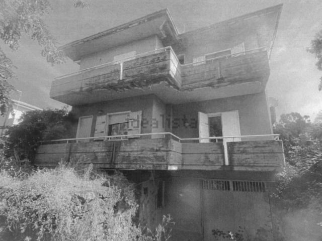 Case e ville in vendita di 258 m² in Via Annunziata