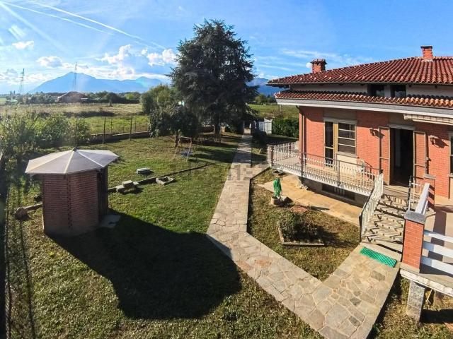 Case e ville in vendita di 258 m² in Via Grange, 64