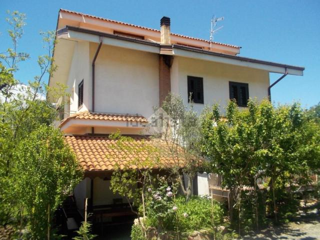 Case e ville in vendita di 258 m² in Via Domenico Martire, 3