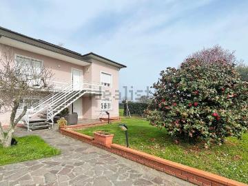 Case e ville in vendita di 258 m² in Via delle Pierone, 55100