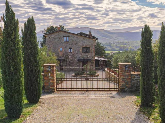 Case e ville in vendita di 258 m² in Via Monsignor Luigi Menghi